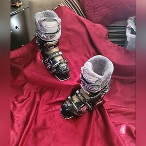 TECNICA Designed To Perform Ski Size 10 M Black WhitePre-owned signs of wear